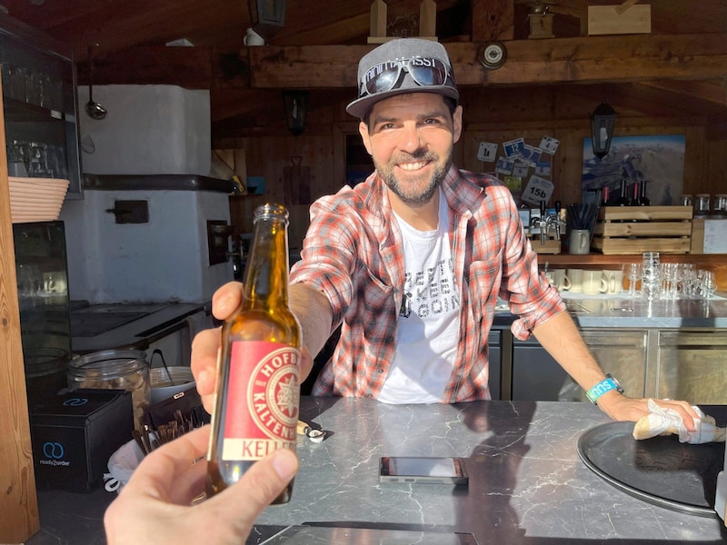 Jakob Herrmann has been running the "Würstelhütte" since this winter and is delighted. (Bild: Roittner Felix)