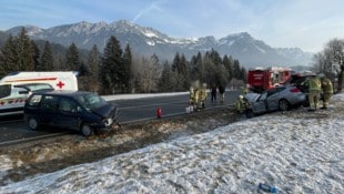 An beiden Autos entstand massiver Schaden.