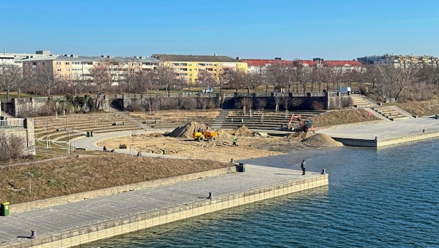 Die Stadt lässt die kostenlose Badefläche jetzt wieder neu errichten. (Bild: Leserreporter)