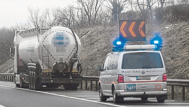 Defect on the roadside: the off-road "parking space" of the truck is secured by ASFINAG. (Bild: Patrick Huber)