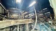Der Tag danach zeigt die immense Zerstörung der einsturzgefährdeten Halle.