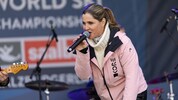 Elisabeth „Lizz“ Görgl durfte auf der Westbühne in der Fanmeile spielen! 