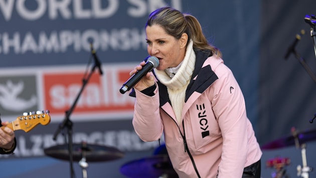 Elisabeth "Lizz" Görgl was allowed to play on the West Stage in the Fan Mile! (Bild: urbantschitsch mario)