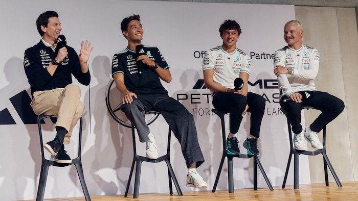 Toto Wolff, George Russell, Kimi Antonelli und Valtteri Bottas (v.l.n.r.)