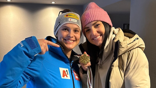 In Chile, Emily Schöpf (l.) and Stephanie Venier shared a room - in Saalbach, the injured Montafon native celebrated super gold with the Tyrolean. (Bild: Privat)