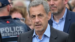 Sarkozy war wegen Bestechung und unerlaubter Einflussnahme zu drei Jahren Haft verurteilt ...