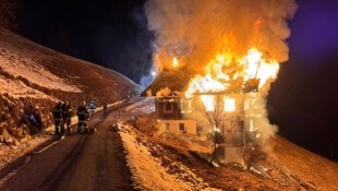 Lichterloh brannte das aus Holz erbaute Bauernhaus im Mölltal.