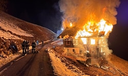 Lichterloh brannte das aus Holz erbaute Bauernhaus im Mölltal.