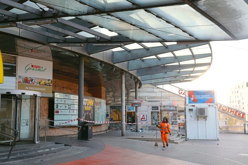 Die Polizei fahndet mit Hochdruck nach der vierköpfigen Bande. (Bild: Zwefo)