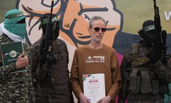 Ohad Ben Ami sieht bei seiner Freilassung mager und geschwächt aus.