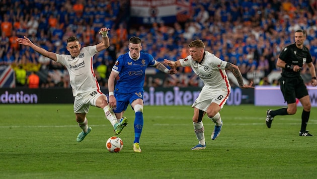 Ryan Kent (center) has a heart for reptiles. (Bild: GEPA)