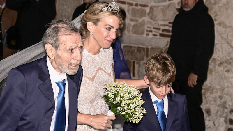 Chrysi Vardinogianni mit ihrem Vater, dem Reeder Yiorgos Vardinogianni (Bild: APA/AFP)