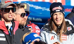 Mirjam Puchner (re.) zitterte im Ziel mit Bruder Joachim (li.) und Max Franz.