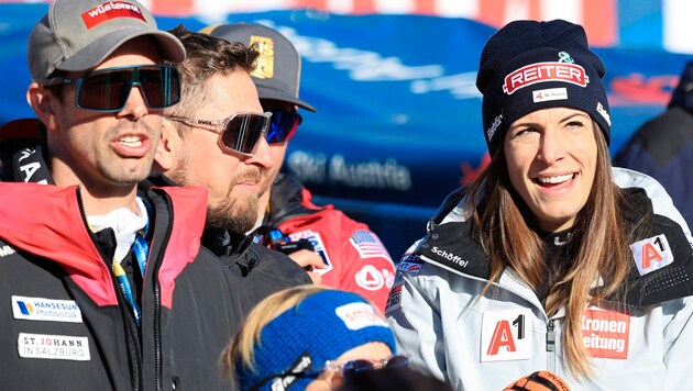 Mirjam Puchner (right) trembling at the finish with brother Joachim (left) and Max Franz. (Bild: Birbaumer Christof)