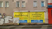Plakate dieser Art „schmücken“ seit Freitag etliche deutsche Städte. 