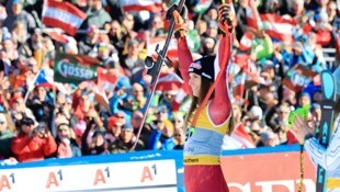 Mirjam Puchner lässt sich von den Fans feiern. (Bild: Birbaumer Christof)