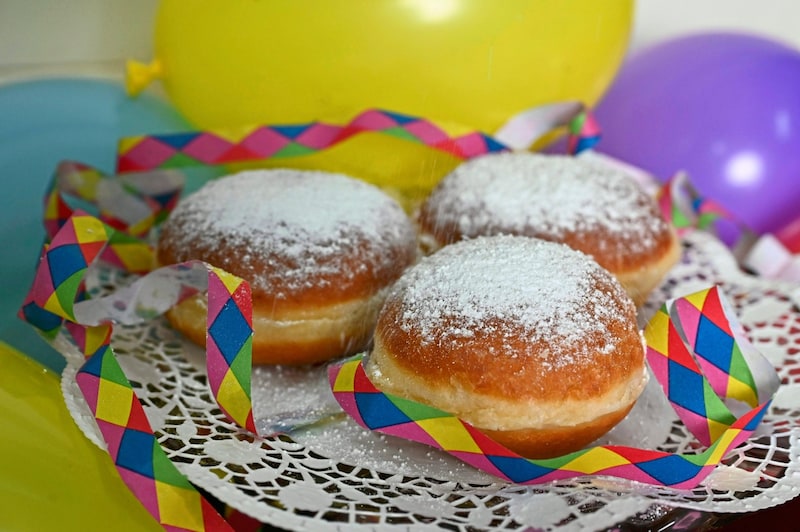 What would a carnival be without doughnuts? (Bild: Evelyn Hronek)