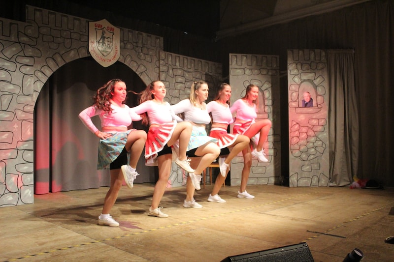 The young ladies from the "WoMen Art" dance school in action (Bild: Burgrichter Gurnitz)