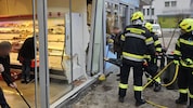 Die Glasfront wurde zerstört.