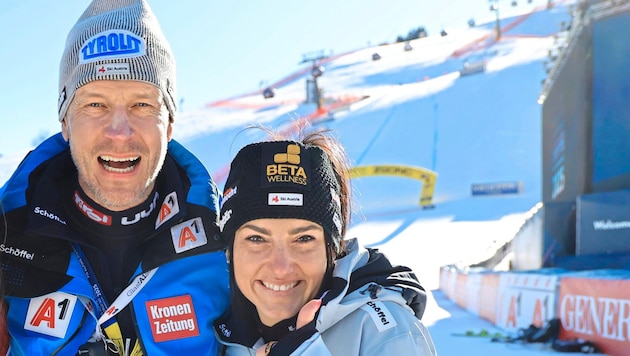 Mirjam Puchner (li.) und Stephanie Venier, hier mit Trainer Roli Assinger, holten Medaillen.