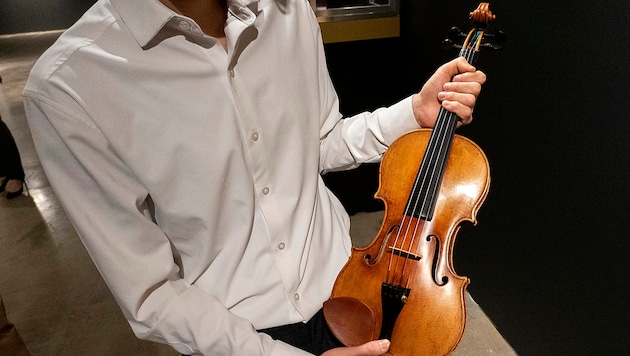 The "Joachim-Ma" did not fetch a new record price, but it is now the third most expensive instrument in the world. (Bild: APA/AP)