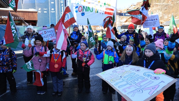 Diese Volksschüler aus dem Lungau gaben alles für Conny Hütter. (Bild: Birbaumer Christof)