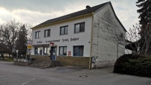 Nicht jeder darf ins Gasthaus Holper nach dem Besitzerwechsel. (Bild: Fenz)