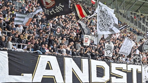 Die Fans des LASK werden ihre Mannschaft im Derby gegen Blau-Weiß nach vorne peitschen. (Bild: GEPA/GEPA pictures)