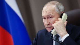 Gab es bereits ein Gespräch des russischen Machthabers Wladimir Putin mit dem neuen ...