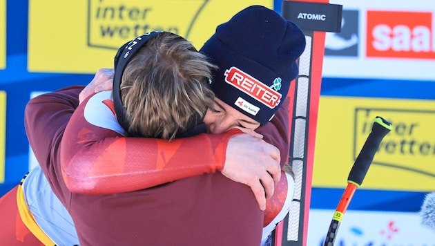 When Annemarie Moser-Pröll hugged her, the tears started to flow. (Bild: Birbaumer Christof)