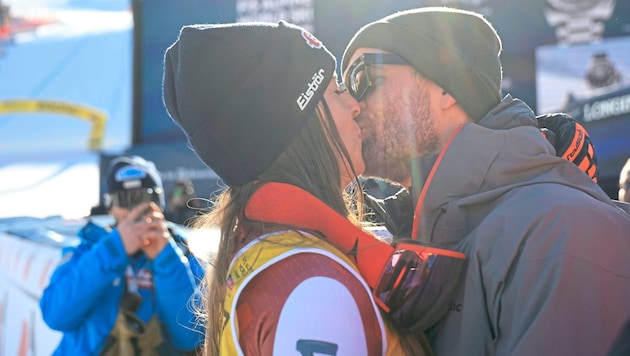 Beautiful scene: boyfriend Franz hugs Puchner after her strong run to the silver medal. (Bild: Birbaumer Christof)