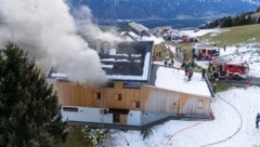 Ein Großaufgebot der Feuerwehr war am Samstagnachmittag in Sankt Gerold im Einsatz. (Bild: Bernd Hofmeister)