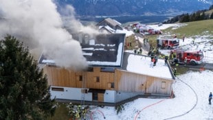 Ein Großaufgebot der Feuerwehr war am Samstagnachmittag in Sankt Gerold im Einsatz. (Bild: Bernd Hofmeister)