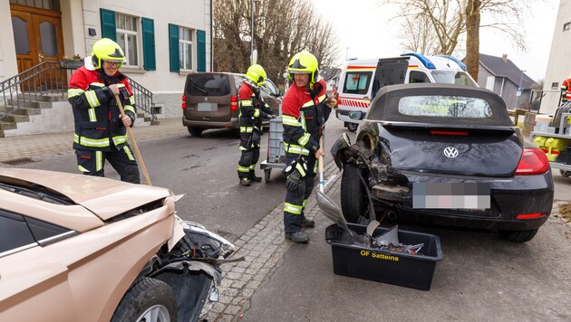 Beide Autos wurden erheblich beschädigt. (Bild: Bernd Hofmeister, Krone KREATIV)