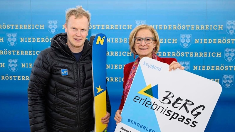 The mountain adventure pass is paying off for families and companies, say Mikl-Leitner and Markus Redl from Ecoplus Alpin GmbH. (Bild: NLK/Burchhart)