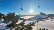 Verschneite Berghänge und viel Sonnenschein machen noch mehr Lust auf Skifahren. 