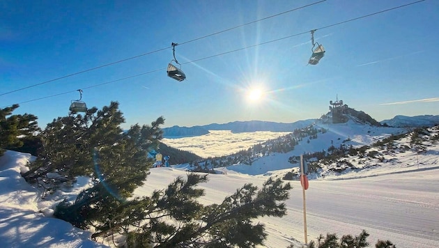 Verschneite Berghänge und viel Sonnenschein machen noch mehr Lust auf Skifahren.