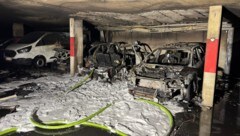 Drei Autos brannten komplett aus.