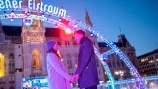 Die größte Eisfläche bietet der Eistraum am Rathausplatz. (Bild: David Bohmann)