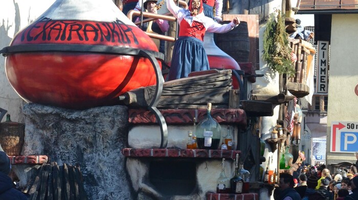 Der pompöse Hexwenwagen