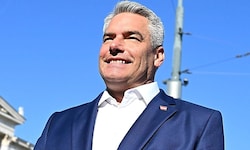 Alt-Kanzler Karl Nehammer hat ein Update aus seiner Polit-Pension gegeben.
