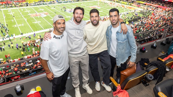 Lionel Messi mit Luis Suarez, Jordi Alba und Sergio Busquets