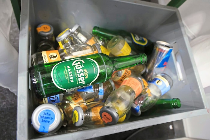 Die Nachwehen der großen Ski-Party in Saalbach: Müll.