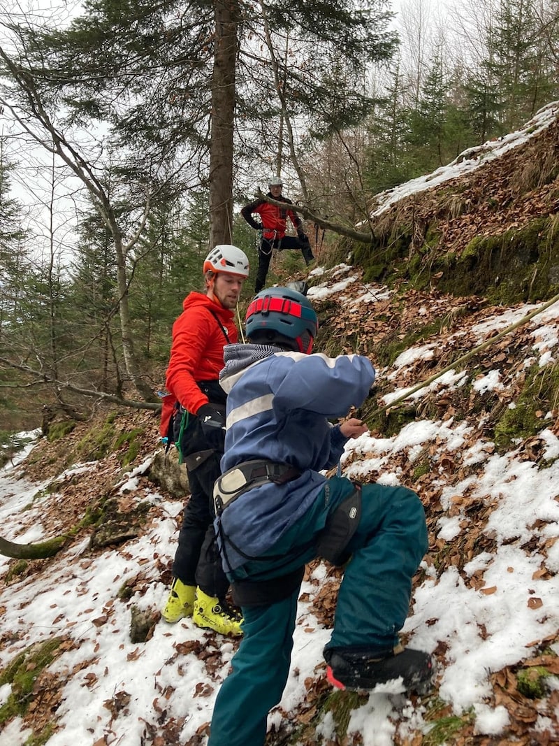 Due to previous operations, there was already rope insurance in this area. (Bild: Bergrettung Kössen)