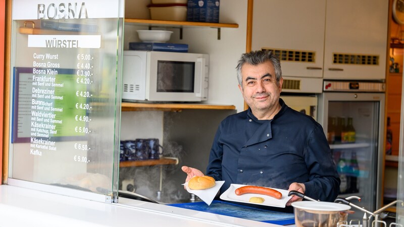 14 Stunden pro Tag verbringt der gebürtige Türke in seinem Laden. (Bild: Werner Kerschbaummayr/TEAM FOTOKERSCHI / WERNER KERSCHBAUMMAYR)