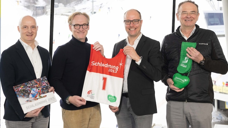 Study author Schwillinsky with the Schladming tourism duo Keinprecht and Schattleitner as well as Planai-Hochwurzen cable car operator Georg Bliem (from left) (Bild: Martin Huber)