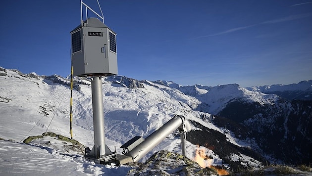 Die Steuereinheit (Turm) beherbergt Gas und Sauerstoff sowie das „Hirn“ der Anlage. (Bild: SATS)