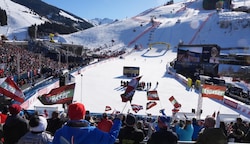 85.000 Tickets wurden bisher verkauft – das Zielstadion bebt bei den Rennen. Neben der Piste schauen zudem Tausende Zaungäste das Rennen. (Bild: Pail Sepp)