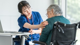 Junge Menschen aus Vietnam werden in Niederösterreich zu Pflegekräften ausgebildet.