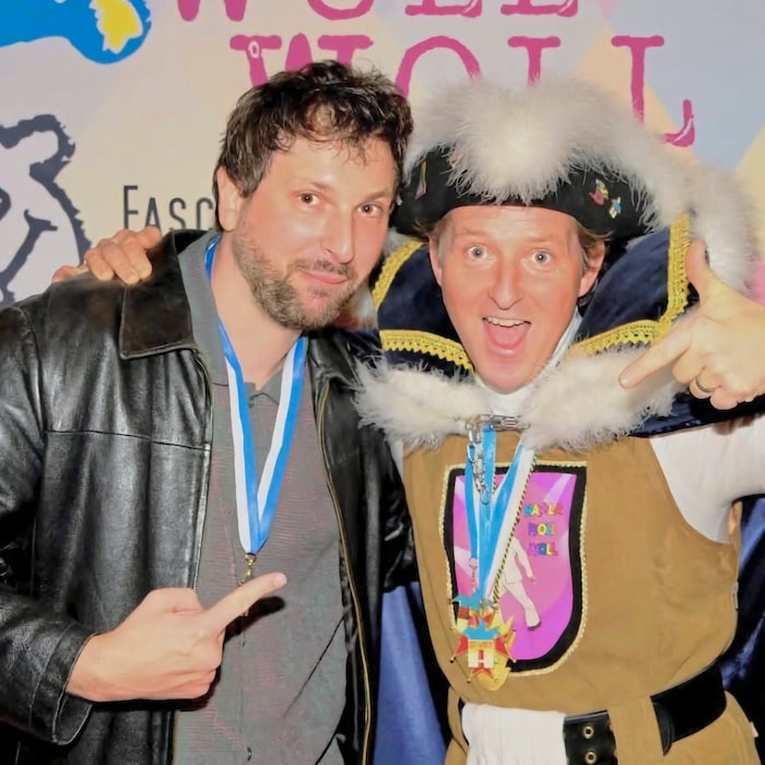 Lukas Adam received the carnival medal from Andy Kainz.